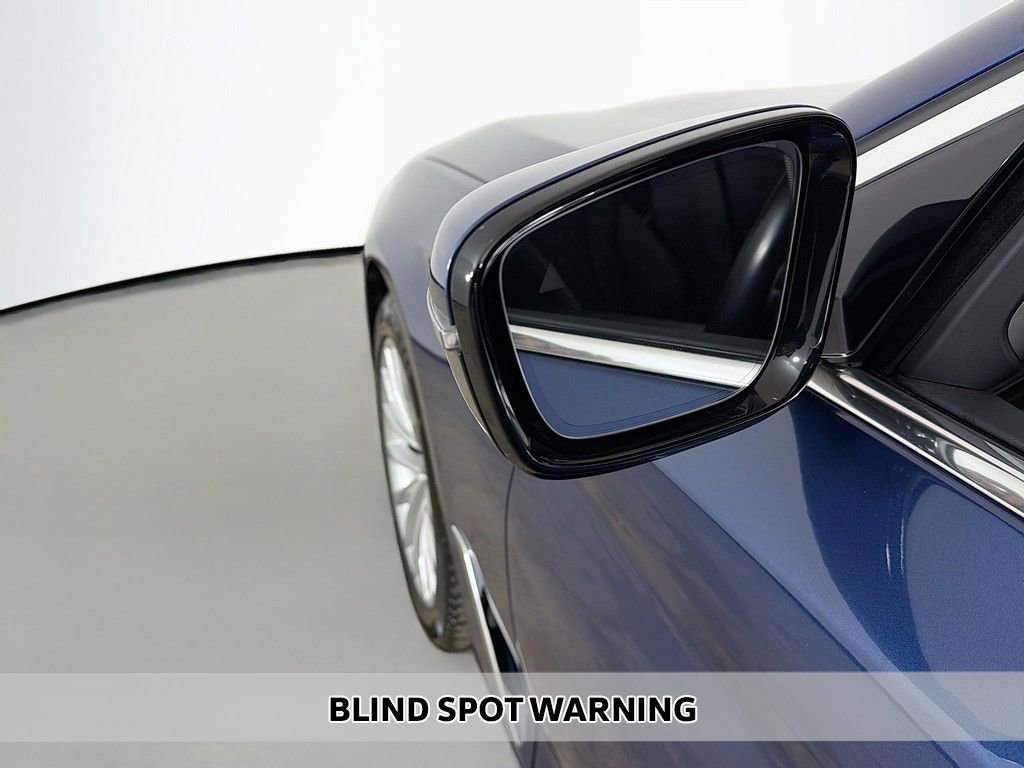 Used 2022 BMW 530i xDrive w/ Premium Package image 7