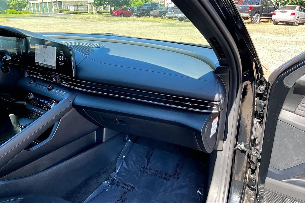 Used 2025 Hyundai Elantra SEL FWD image 19