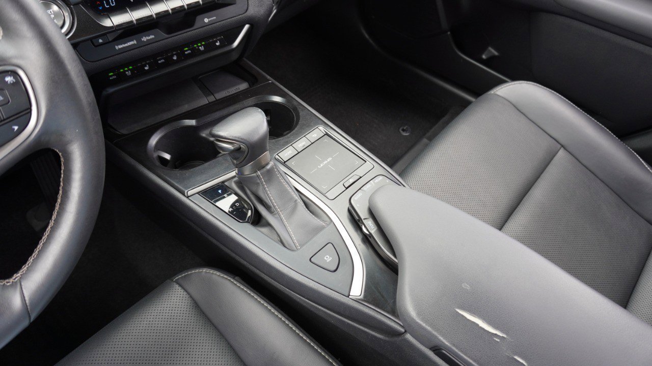 Used 2019 Lexus UX 200 w/ Premium Package image 20