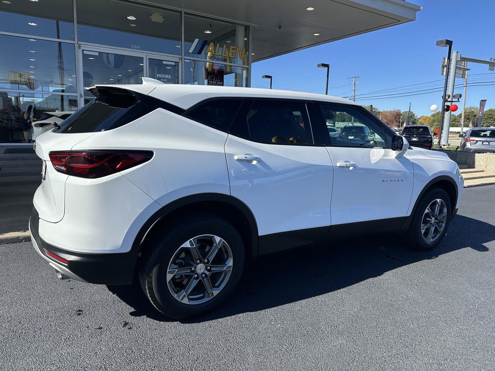 Used 2025 Chevrolet Blazer LT FWD image 14