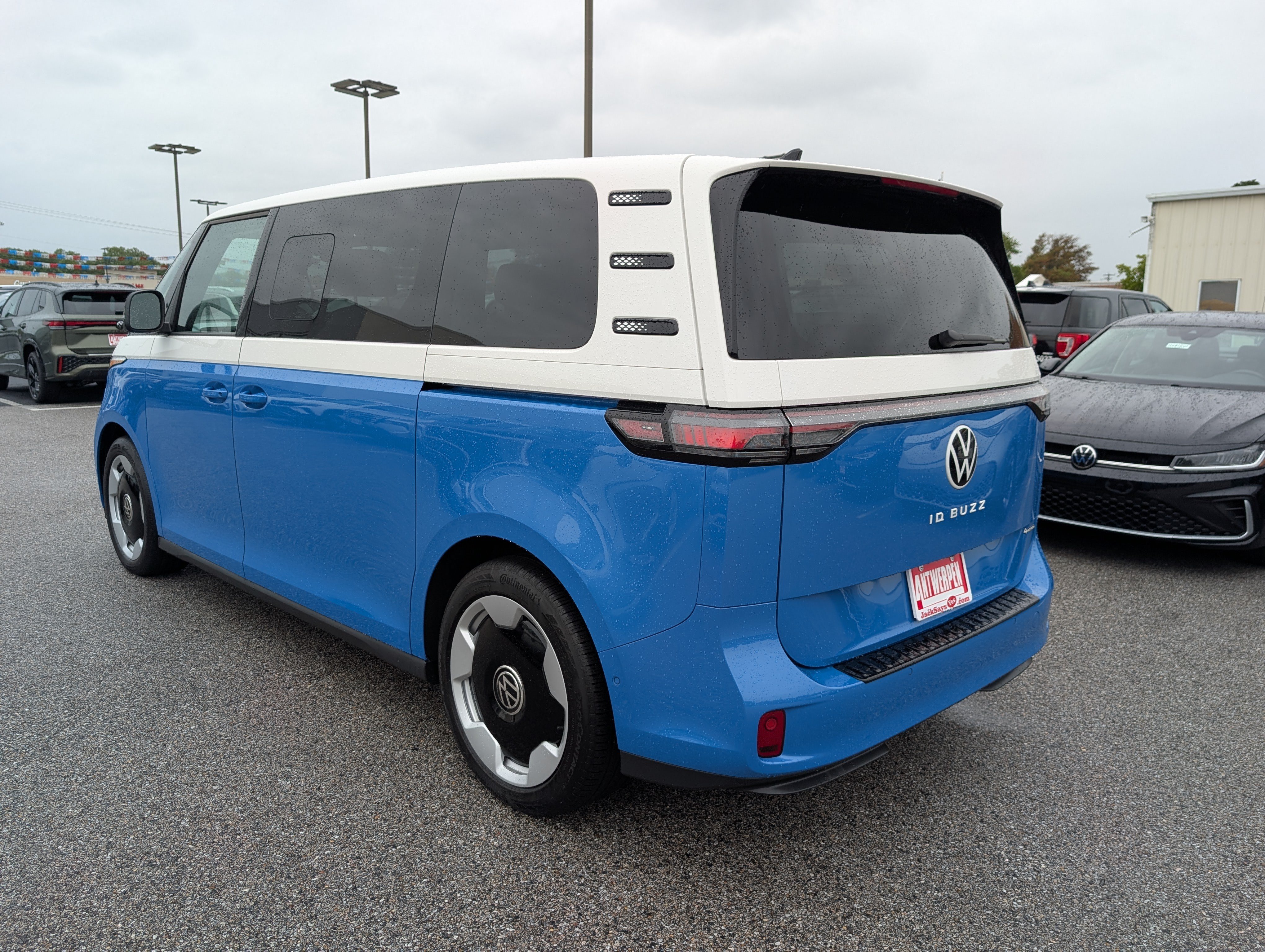 Used 2025 Volkswagen ID. Buzz Pro S Plus AWD/4WD image 5