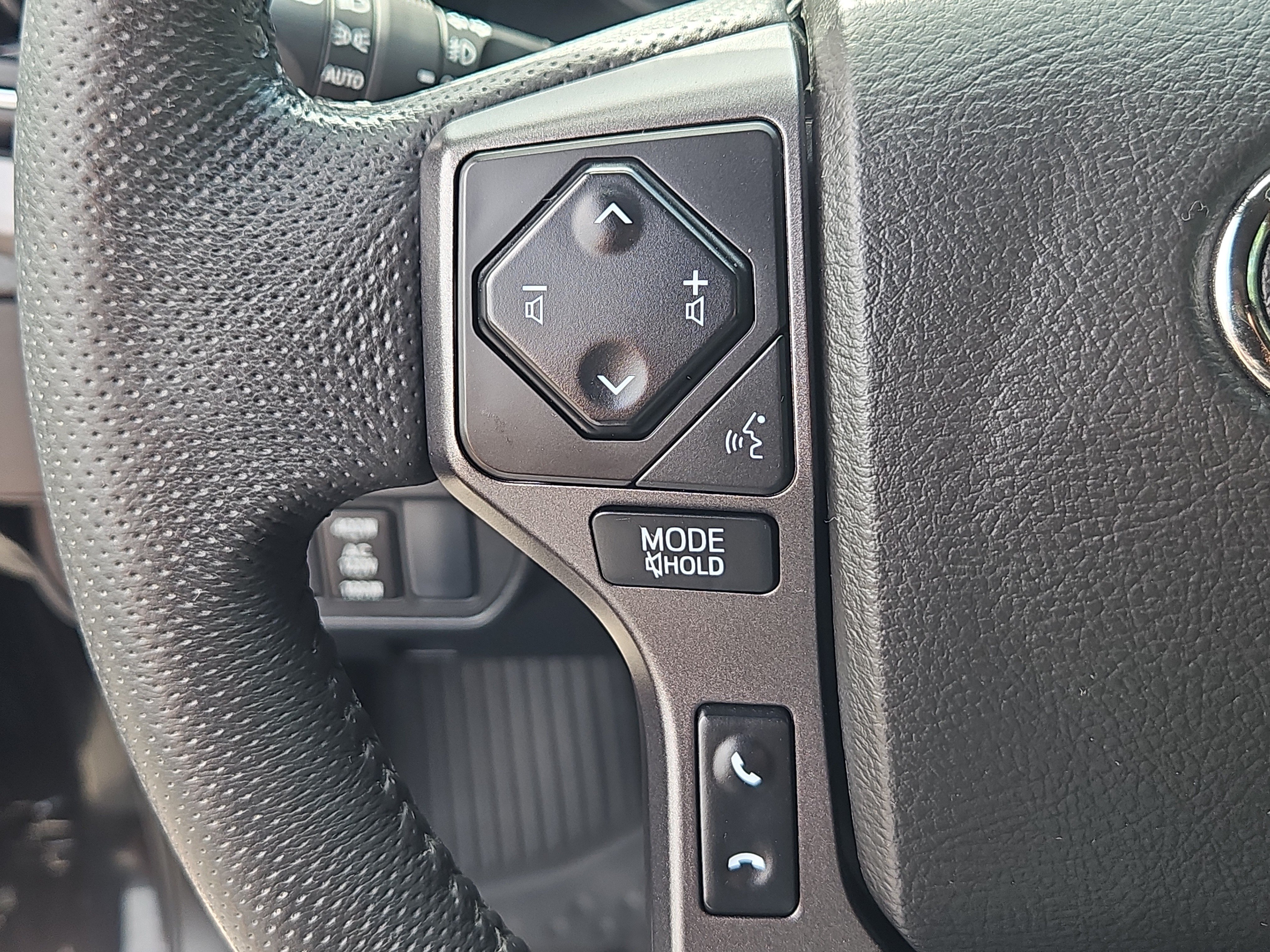 Used 2022 Toyota Tacoma TRD Off-Road AWD/4WD image 13
