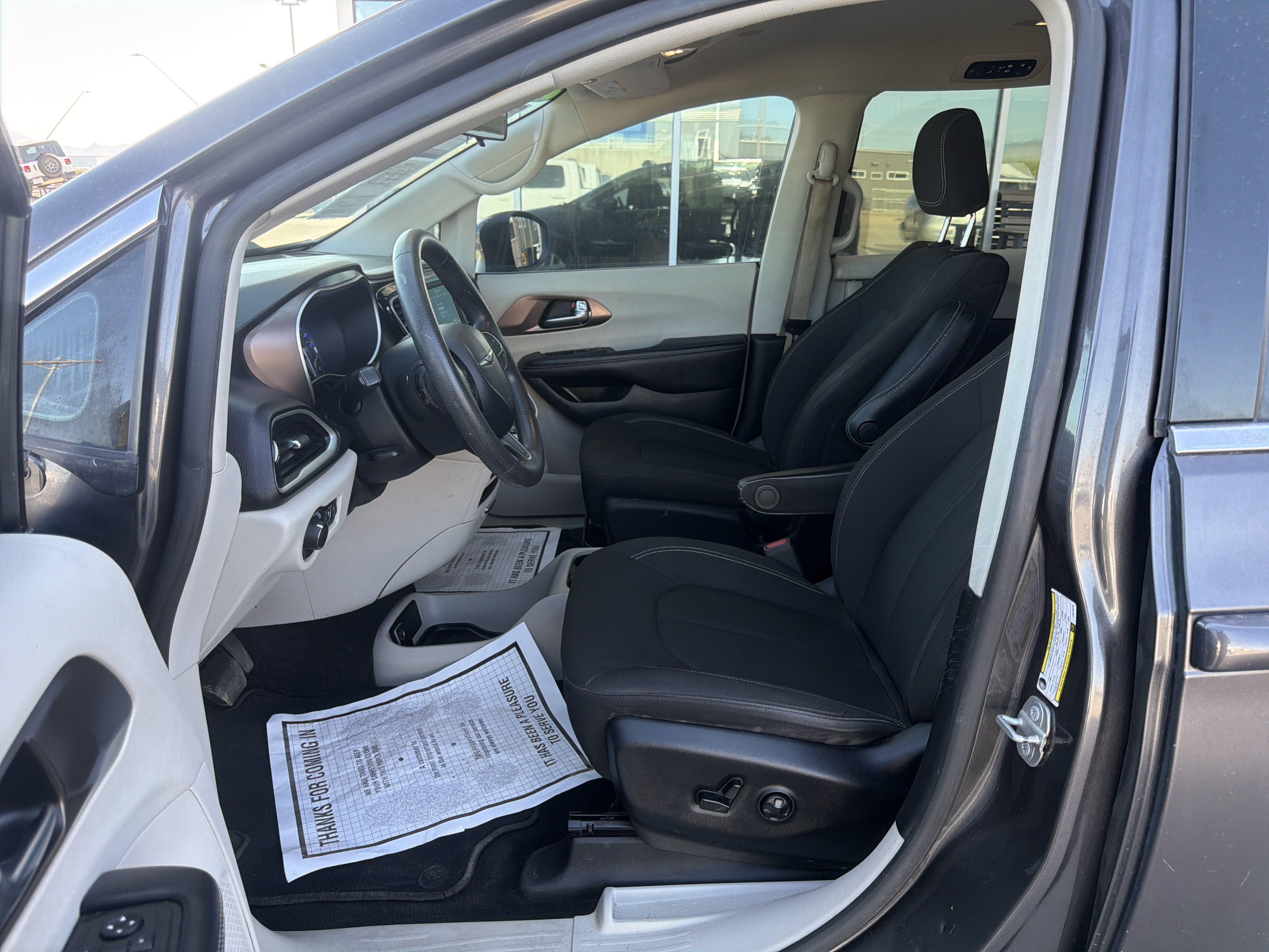Used 2020 Chrysler Voyager LX FWD image 13