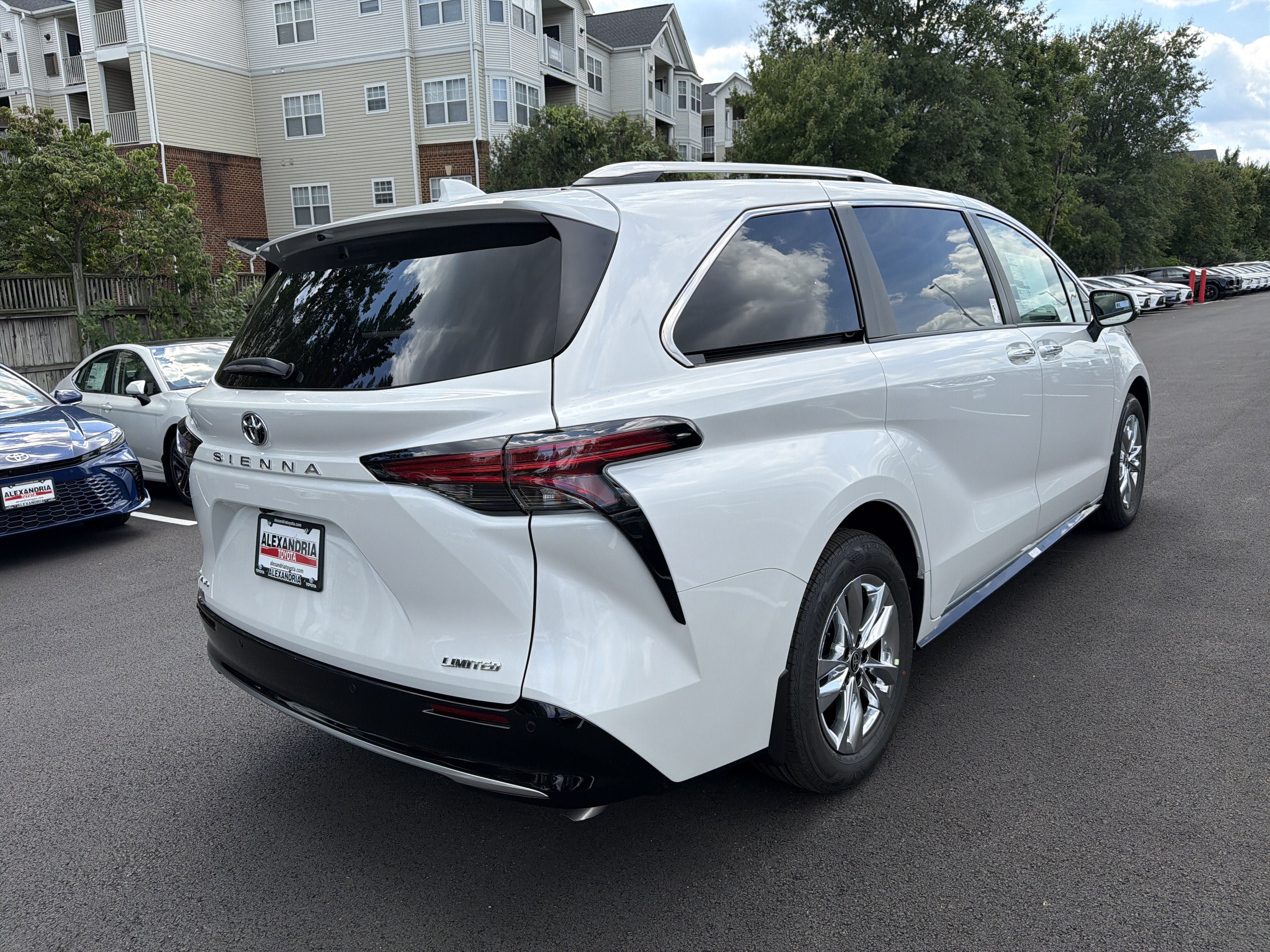 New 2026 Toyota Sienna Limited AWD/4WD image 4