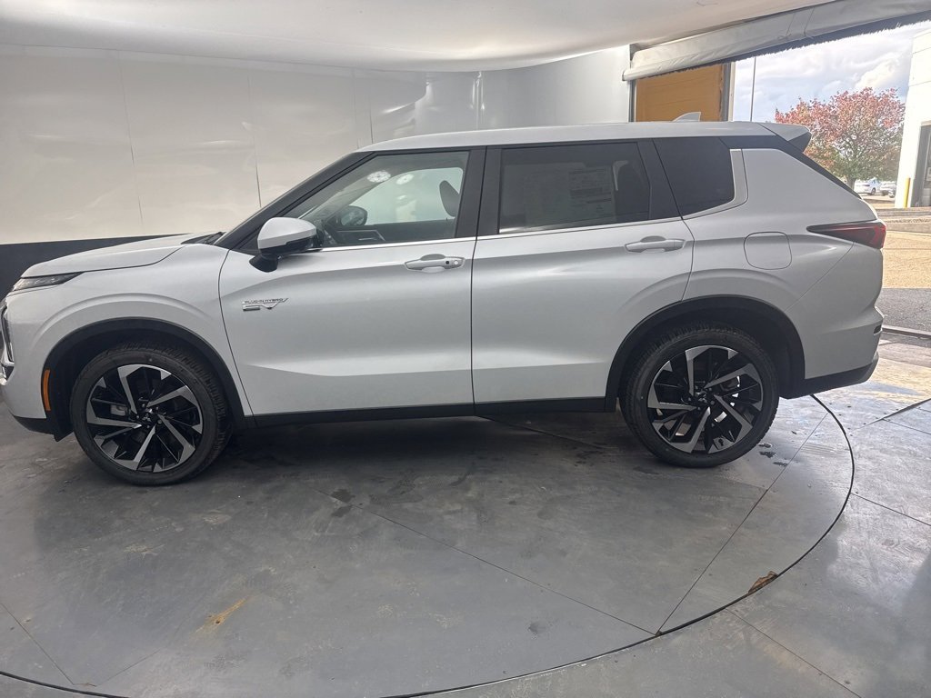 New 2025 Mitsubishi Outlander SE image 6