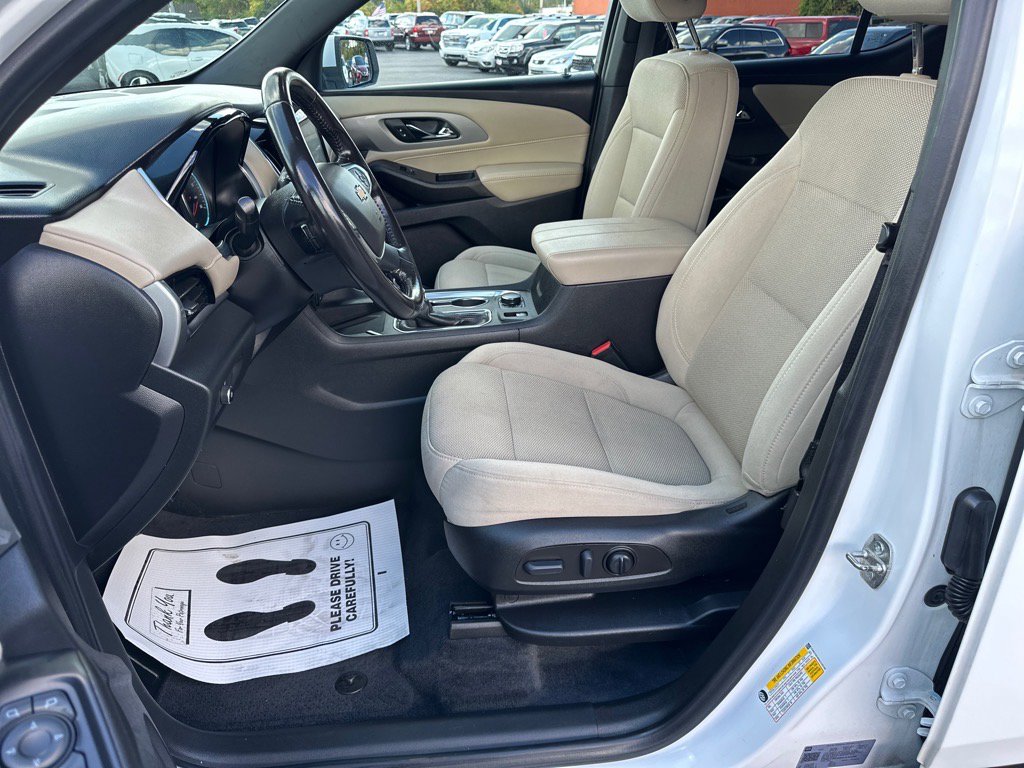 Used 2022 Chevrolet Traverse LT image 17