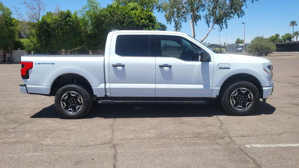 Used 2022 Ford F150 Lightning XLT AWD/4WD image 10