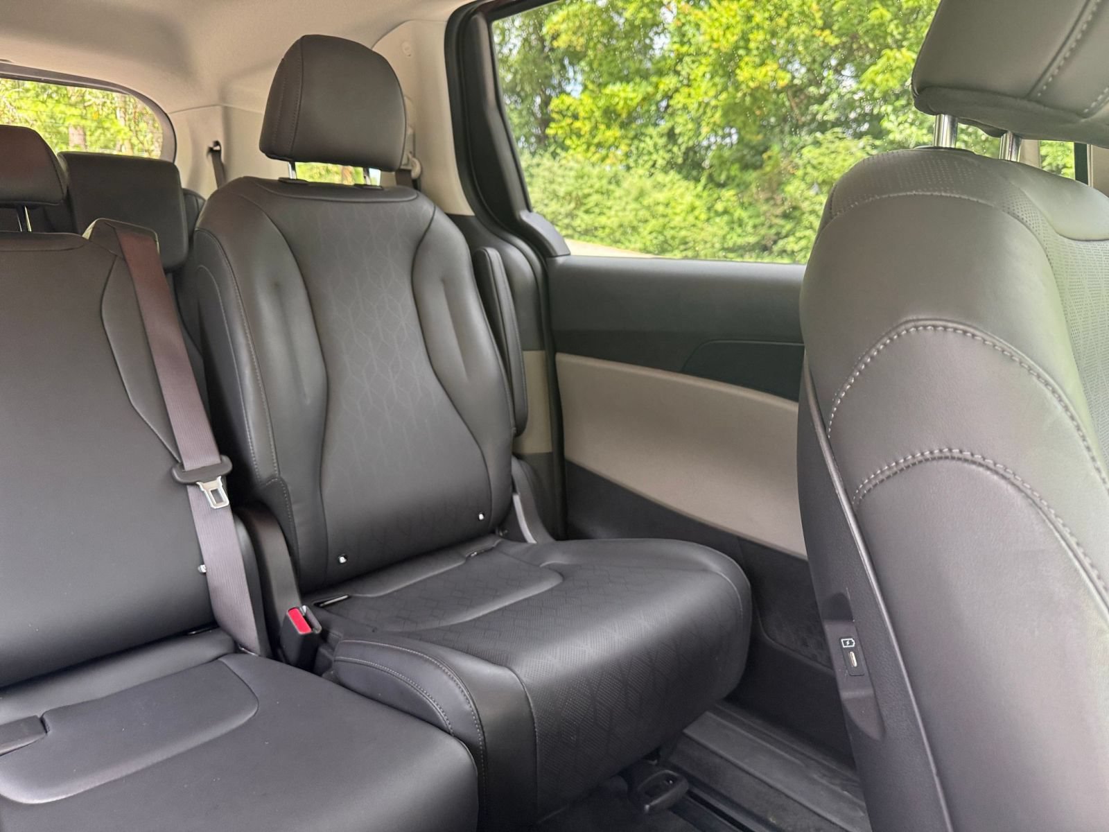 Used 2026 Kia Carnival FWD image 39