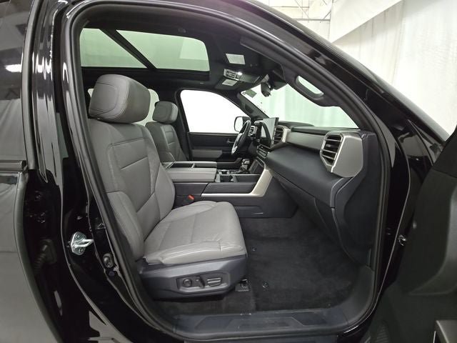 Used 2025 Toyota Tundra Limited AWD/4WD image 10