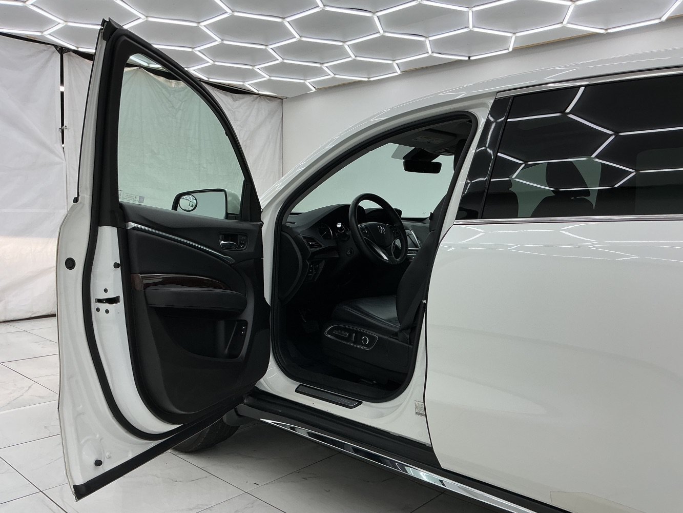 Used 2019 Acura MDX FWD image 16