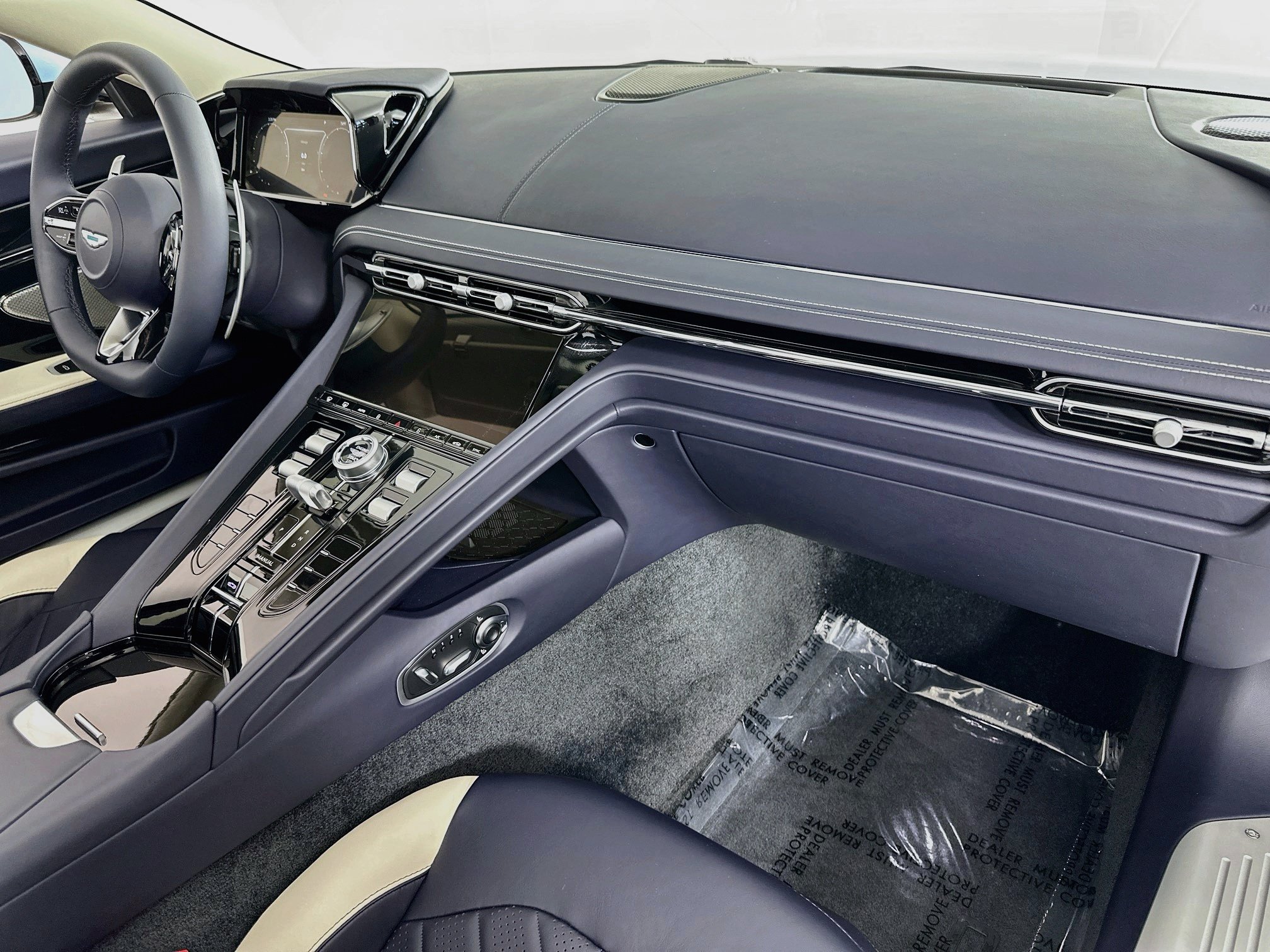 Used 2026 Aston Martin DB12 Convertible RWD image 30