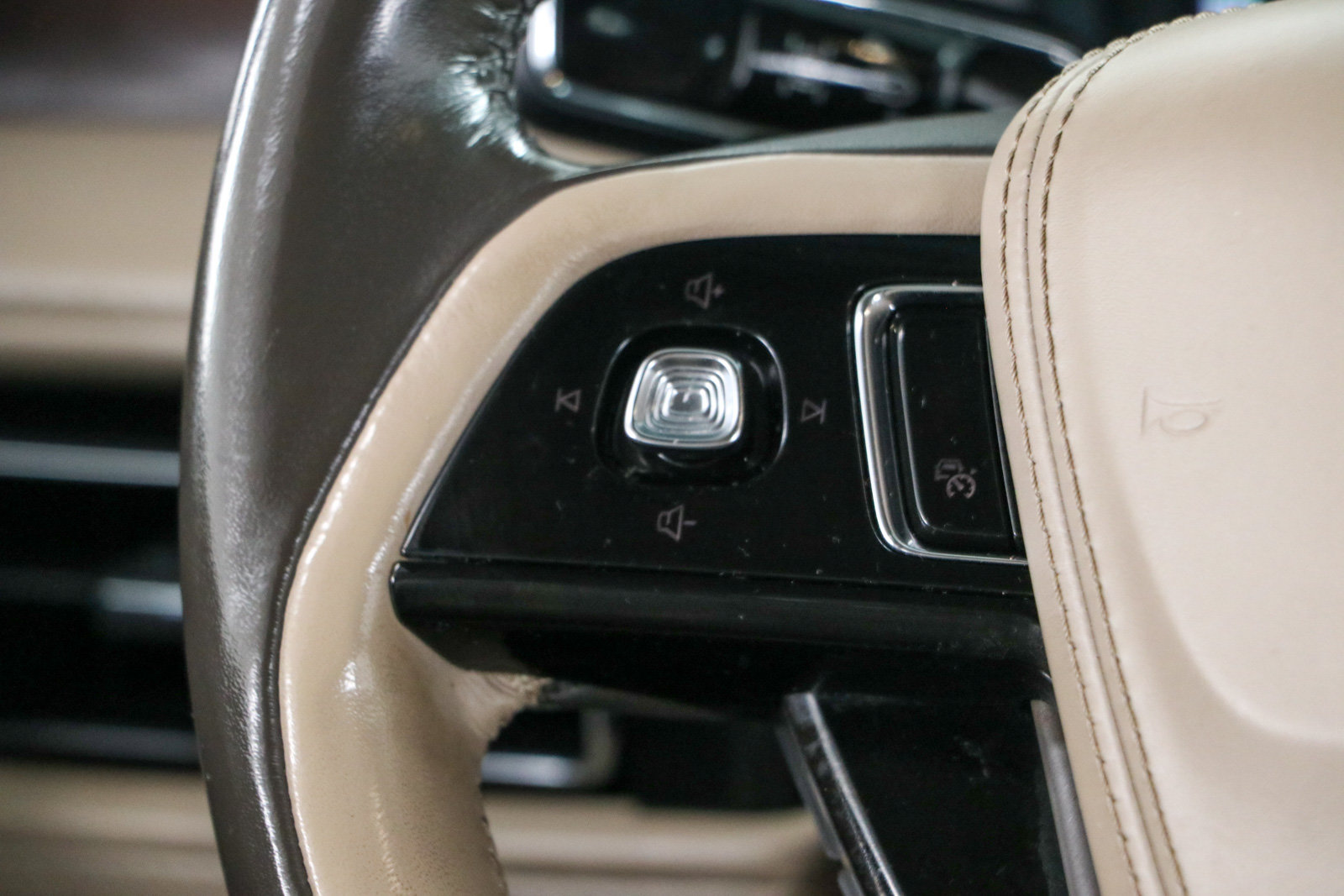 Used 2023 Lincoln Aviator Reserve w/ Equipment Group 201A RWD image 13