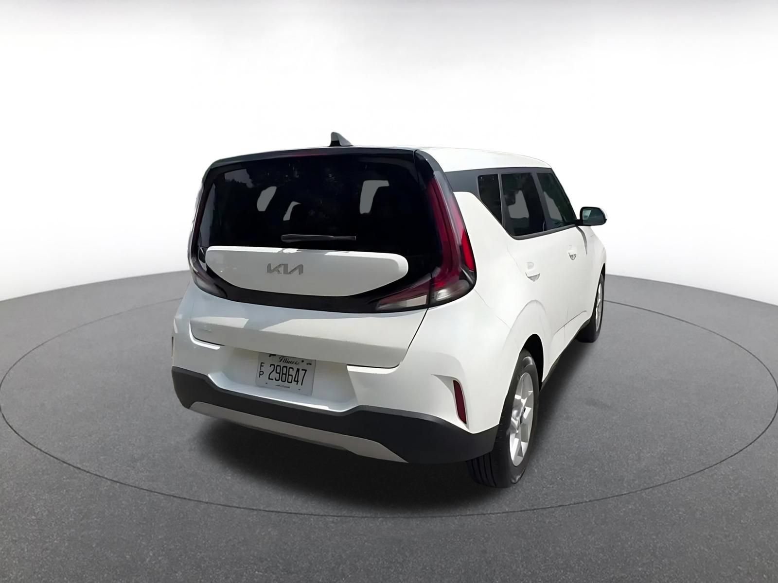 Used 2025 Kia Soul LX w/ LX Technology Package FWD image 14