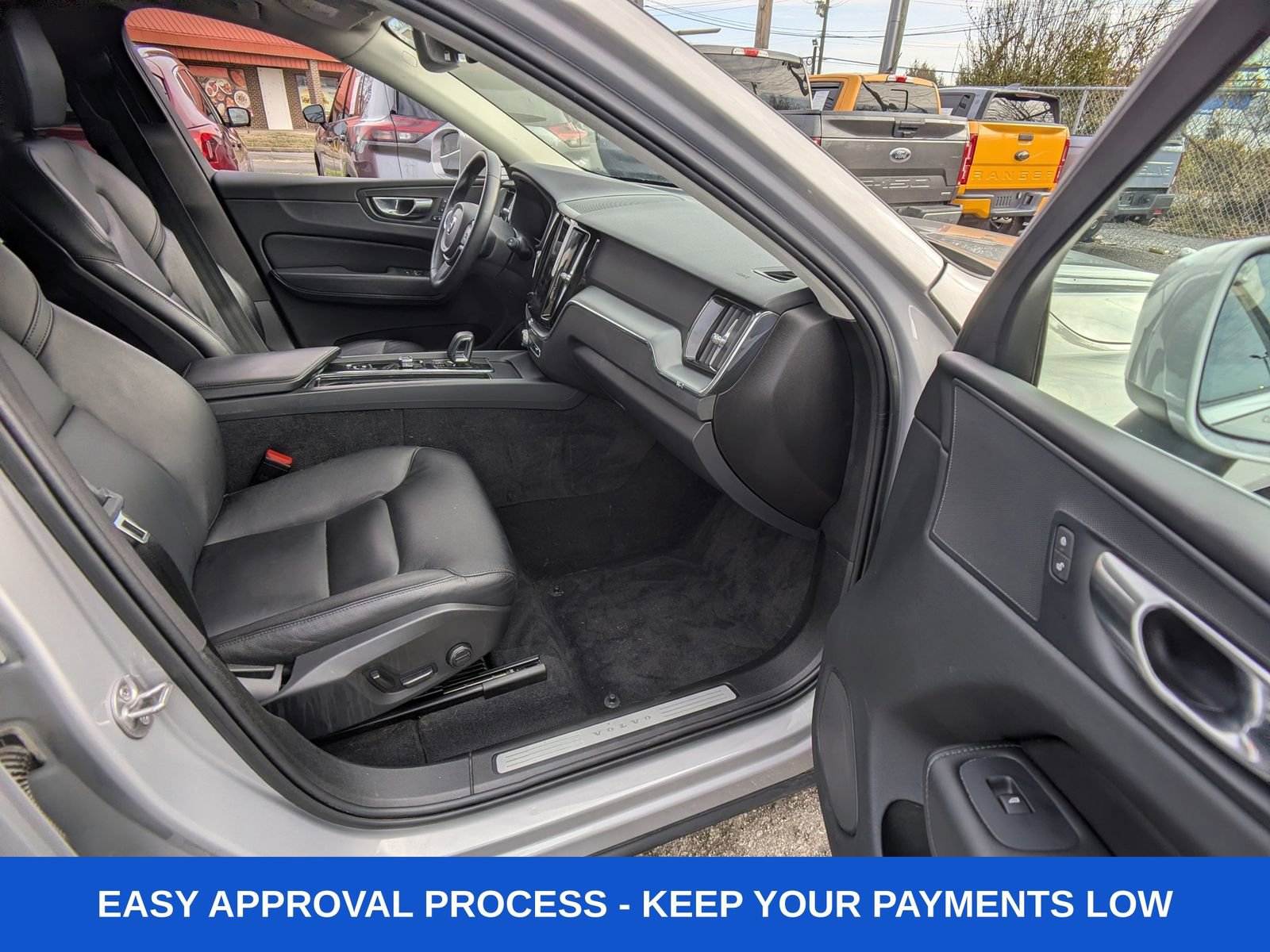 Used 2023 Volvo XC60 B5 Core image 14