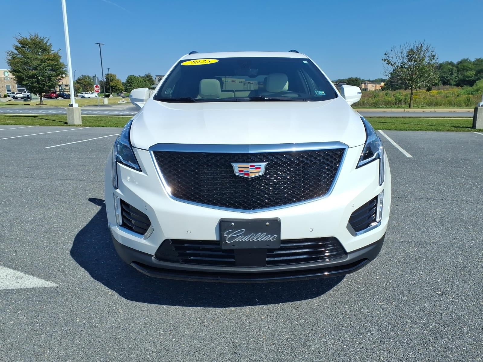 Certified 2025 Cadillac XT5 Sportv w/ Technology Package AWD/4WD image 2
