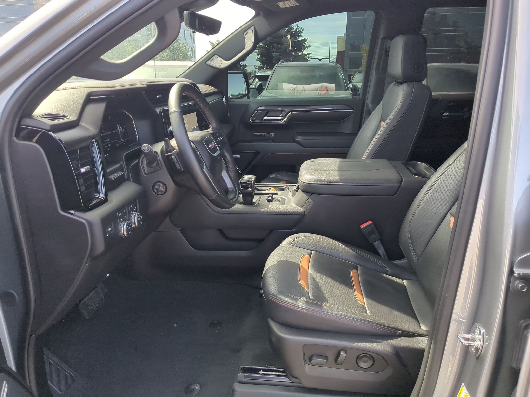 Used 2024 GMC Sierra 1500 AT4 w/ Technology Package AWD/4WD image 26
