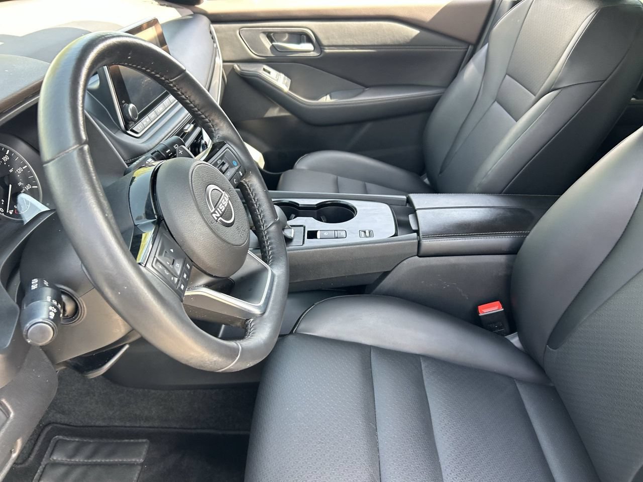 Used 2023 Nissan Rogue SV w/ SV Premium B Package FWD image 28