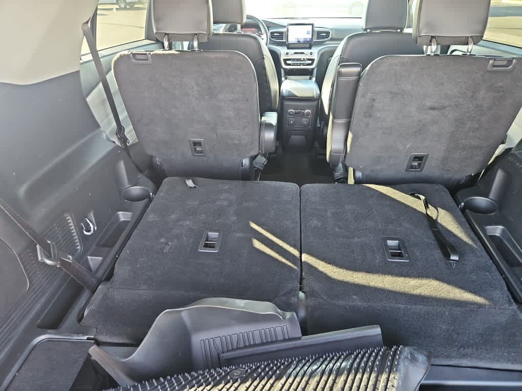 Certified 2023 Ford Explorer XLT w/ Equipment Group 202A RWD image 9