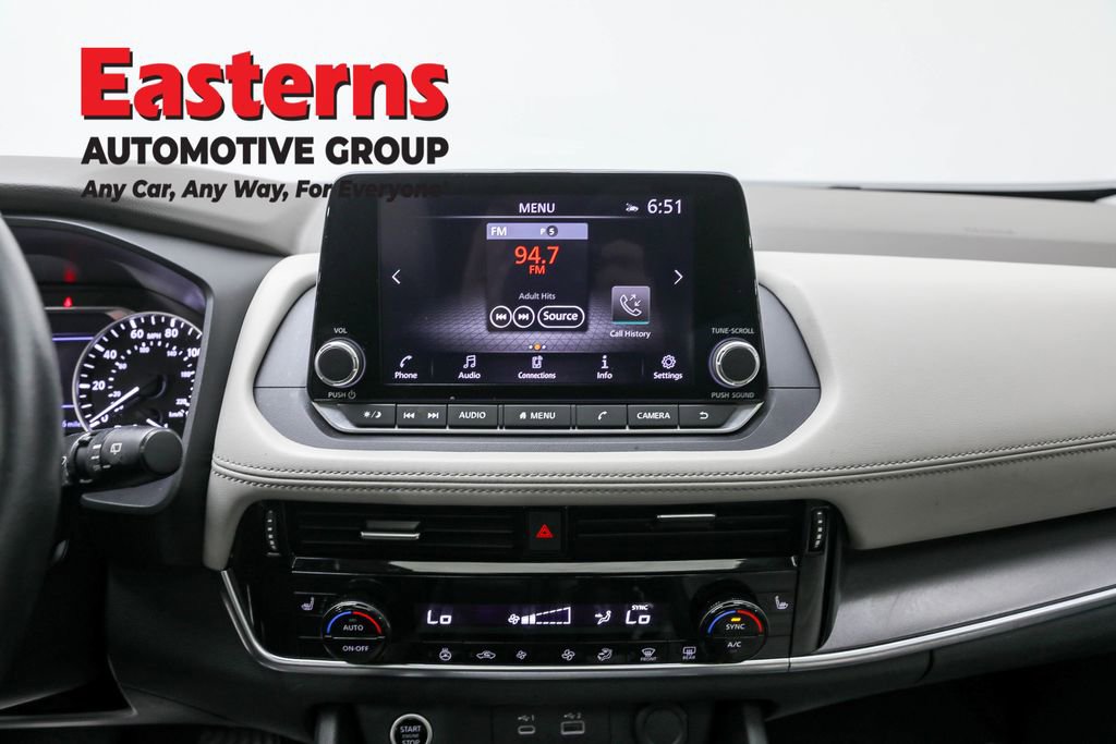 Used 2022 Nissan Rogue SV w/ SV Premium Package image 12