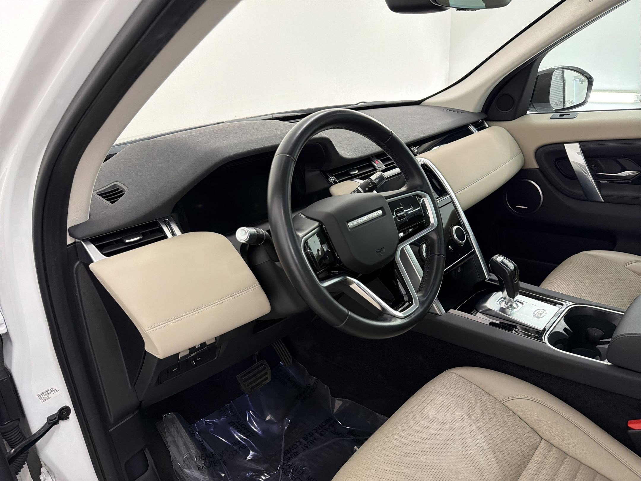 Used 2021 Land Rover Discovery Sport SE AWD/4WD image 4