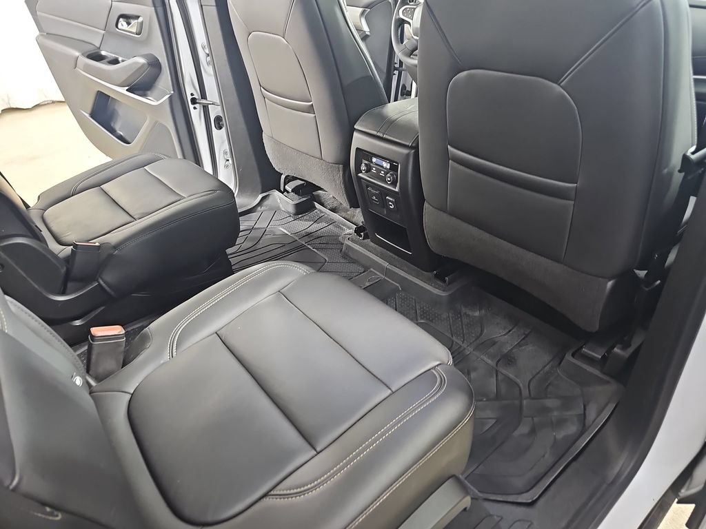 Used 2023 Chevrolet Traverse LT w/ LT Premium Package AWD/4WD image 14