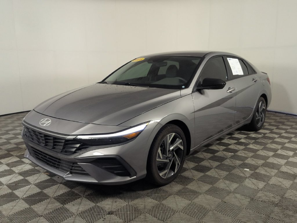 Used 2025 Hyundai Elantra Sport FWD image 11