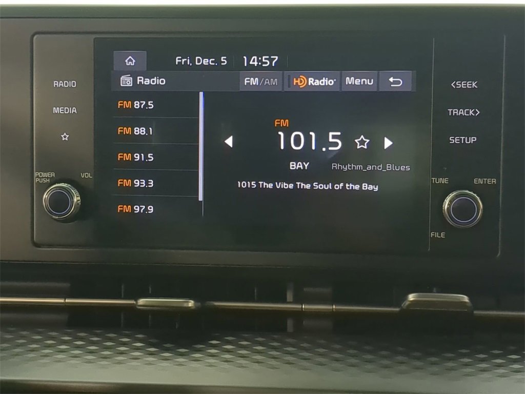 Used 2024 Kia Carnival LX image 21