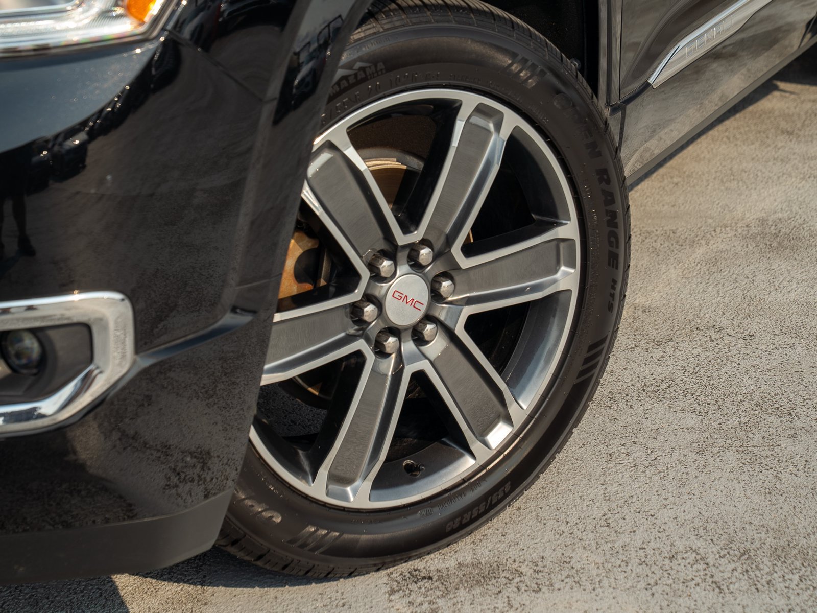 Used 2018 GMC Acadia Denali w/ Technology Package AWD/4WD image 13