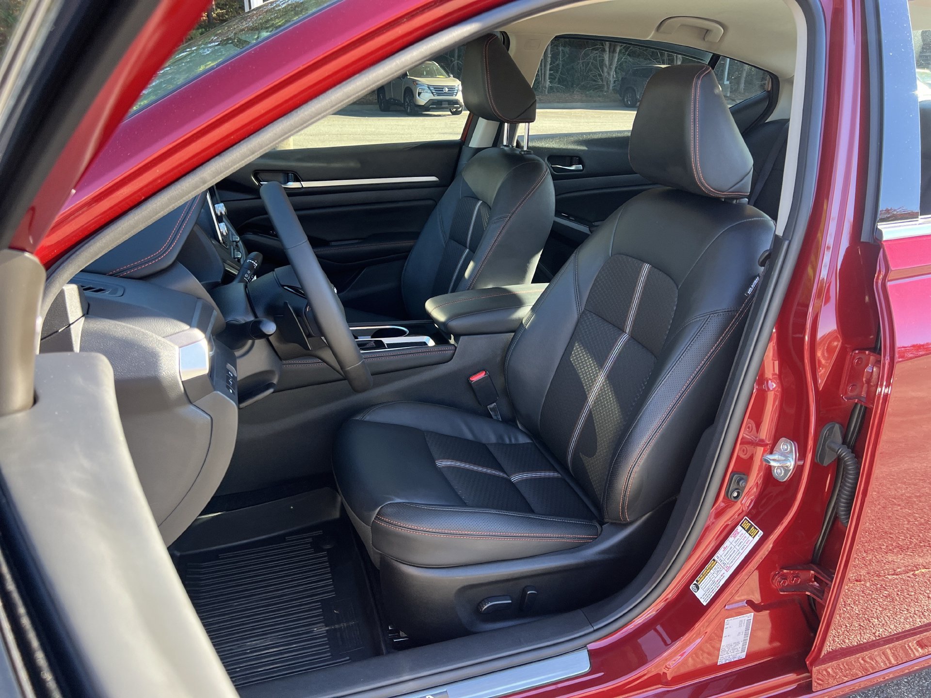 Used 2025 Nissan Altima 2.5 SR FWD image 15