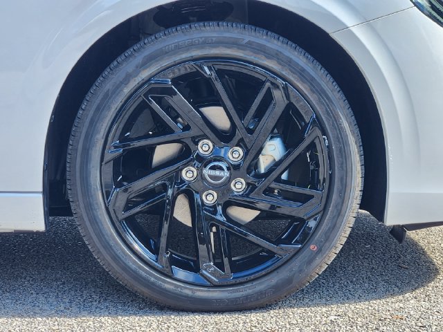 New 2027 Nissan Sentra SR w/ SR Premium Package FWD image 10