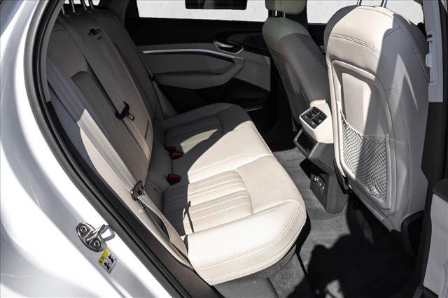 Used 2024 Audi Q8 e-tron Premium Plus w/ Premium Plus Package image 25