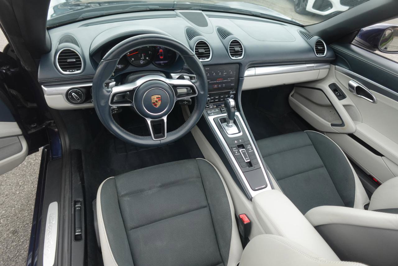 Used 2018 Porsche 718 Boxster RWD image 18