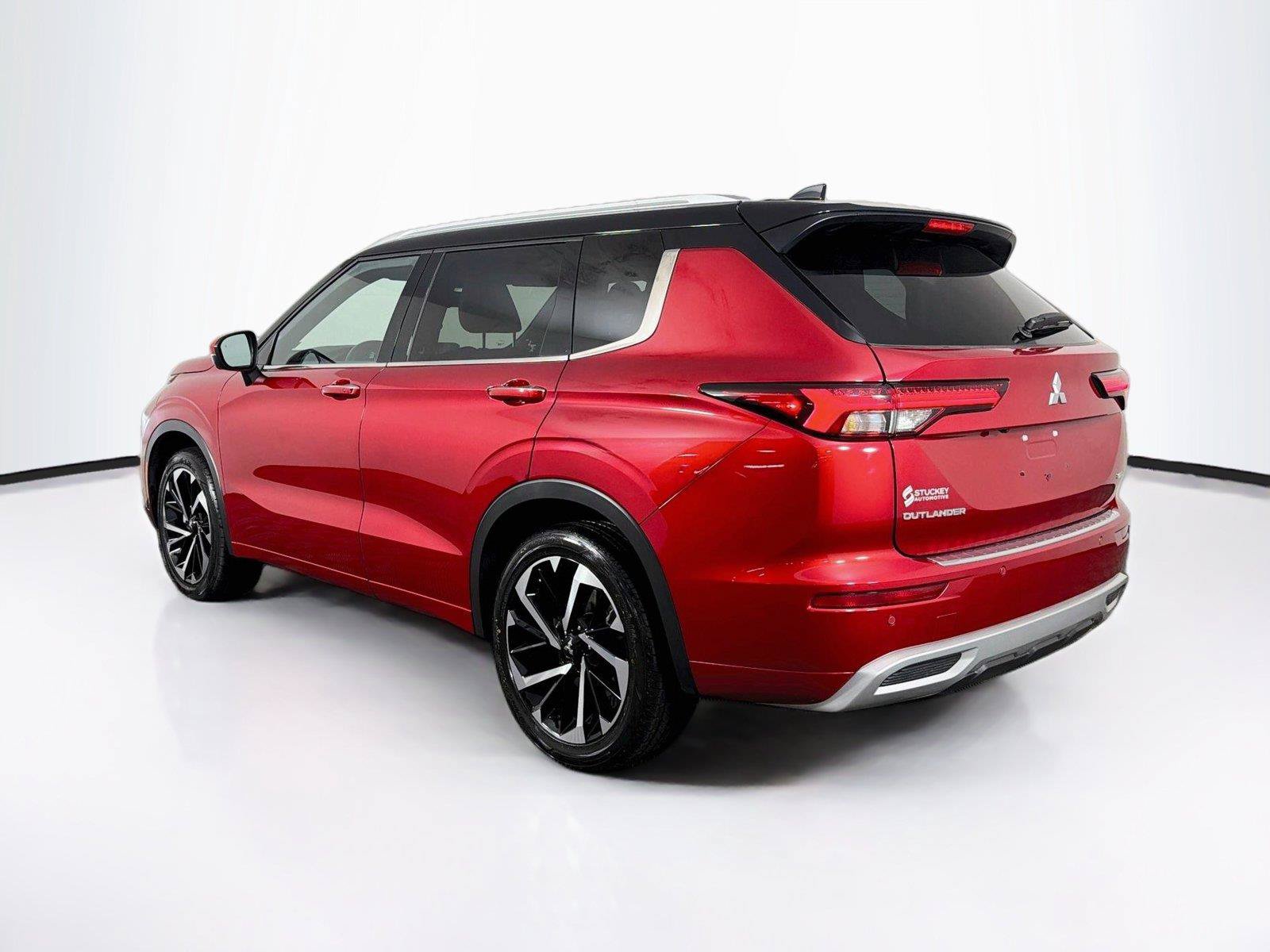Used 2024 Mitsubishi Outlander SEL AWD/4WD image 9