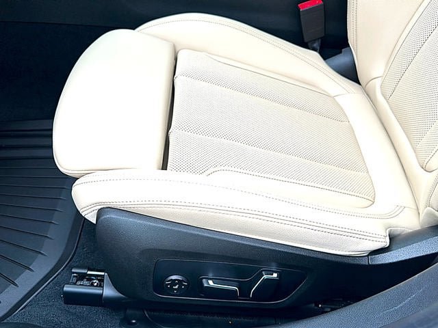 New 2026 BMW 330i Sedan w/ Premium Package RWD image 42