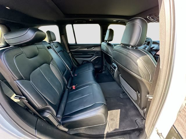 Used 2024 Jeep Grand Cherokee Overland w/ Trailer Tow Package AWD/4WD image 30