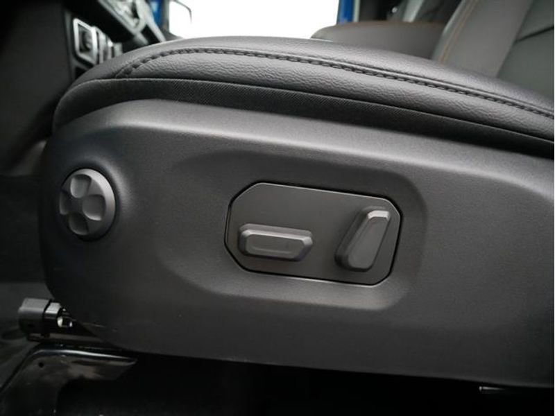 New 2025 Jeep Gladiator Sport image 22