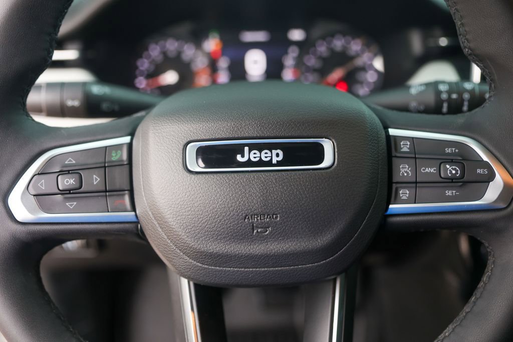 Used 2025 Jeep Compass Limited AWD/4WD image 13