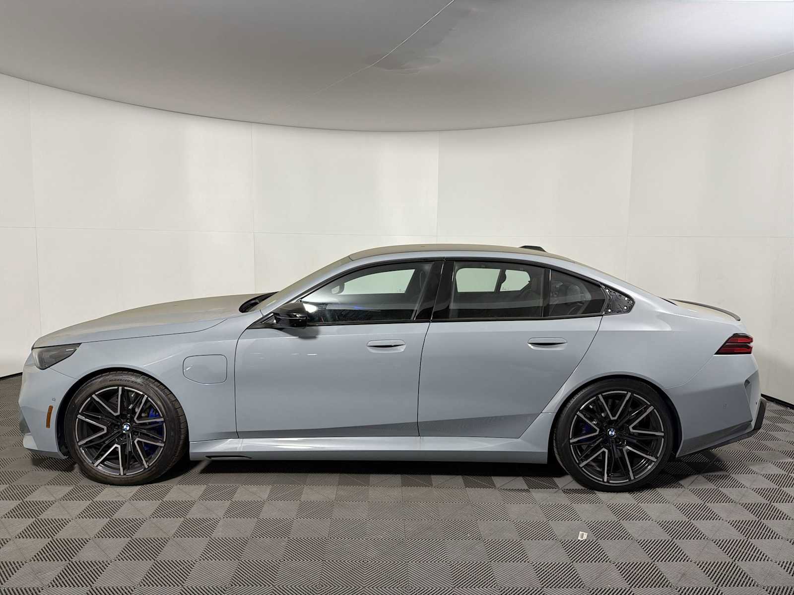 New 2026 BMW M5 w/ Executive Package AWD/4WD image 4