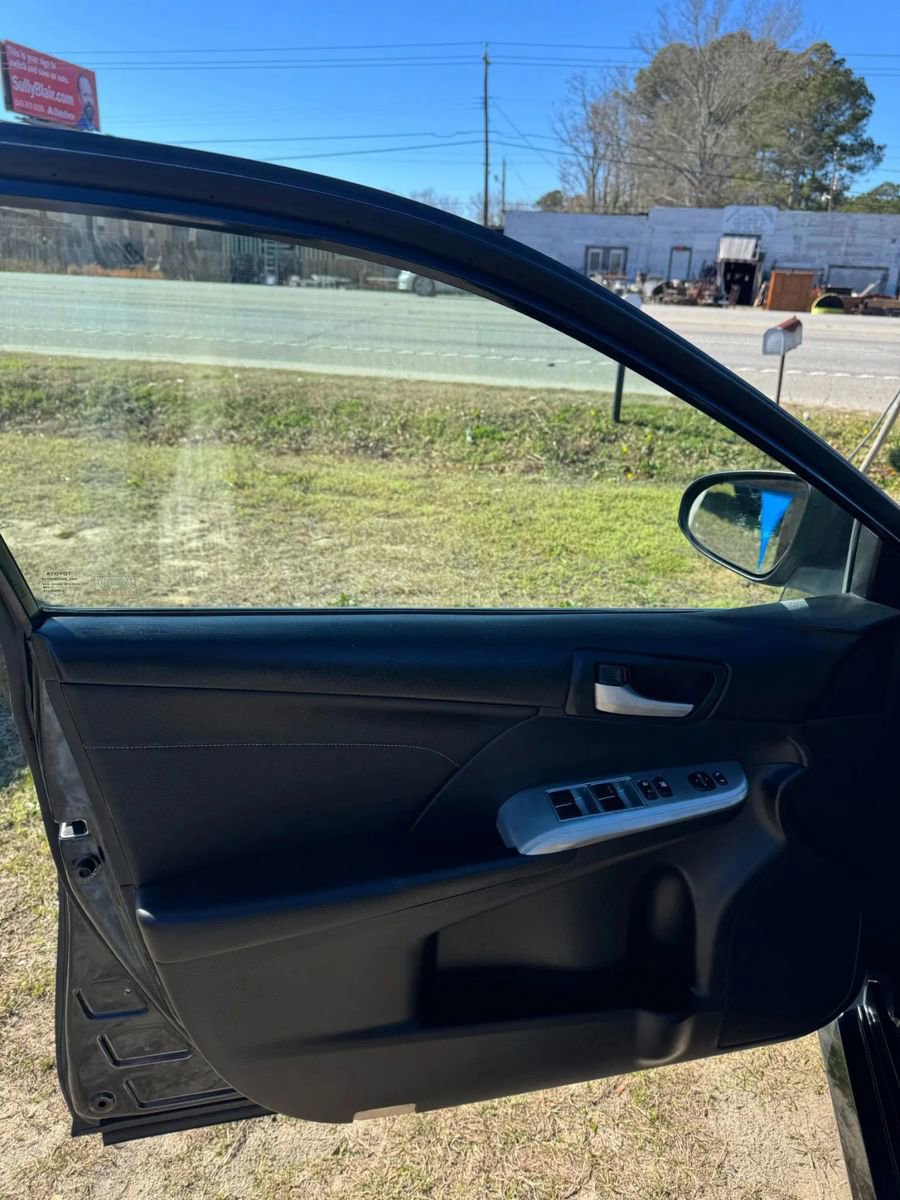 Used 2014 Toyota Camry SE w/ Leather Package image 19