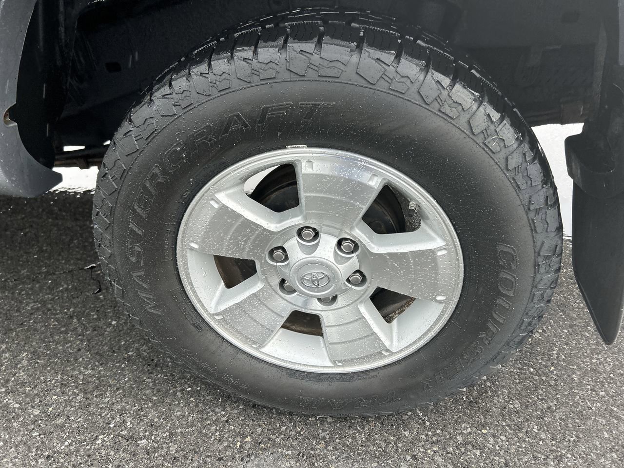 Used 2015 Toyota Tacoma 4x4 Access Cab V6 w/ TRD Sport Package image 10