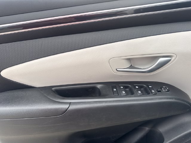 Used 2023 Hyundai Tucson SE AWD/4WD image 16