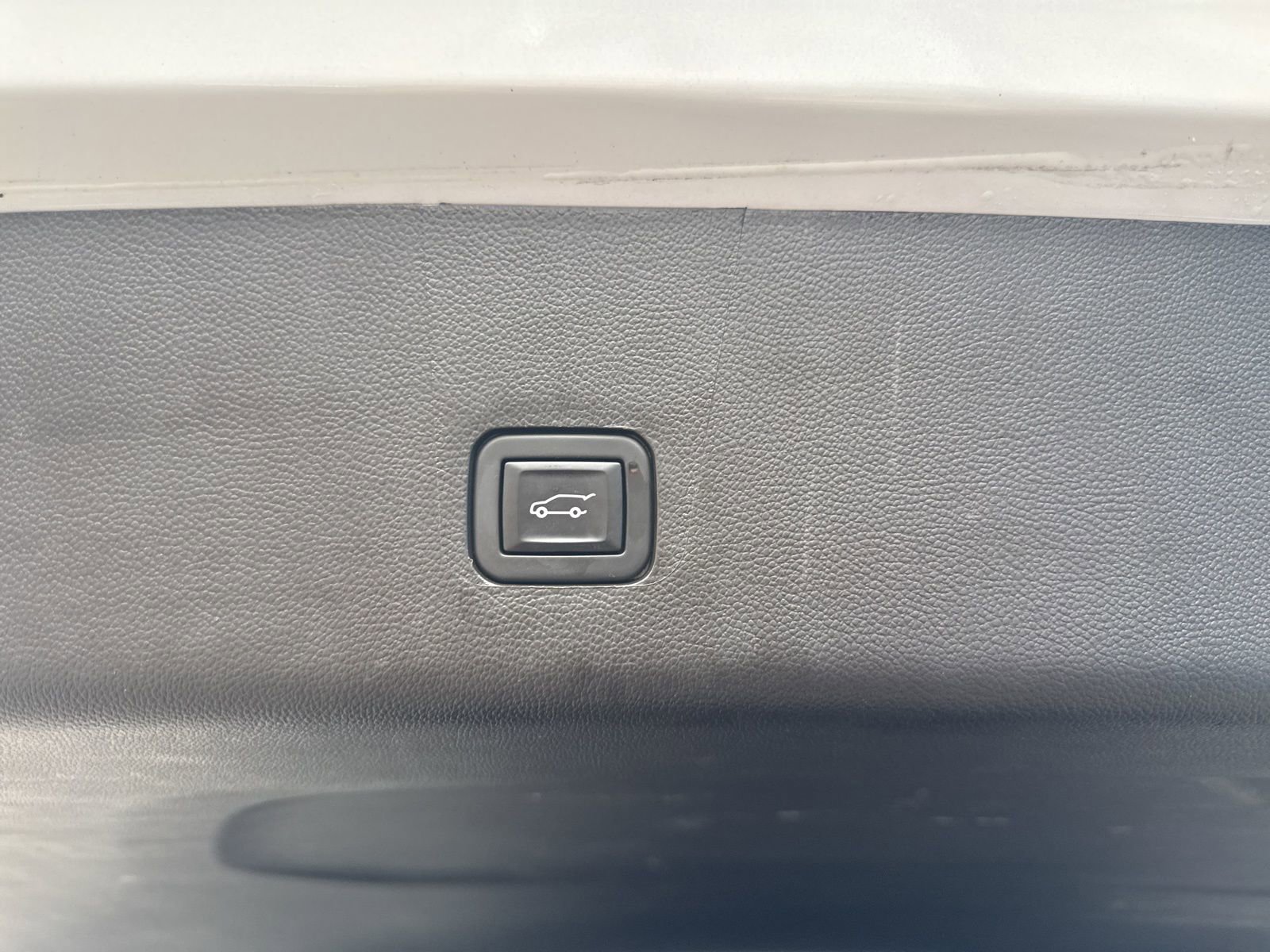 Used 2023 Chevrolet Traverse LT w/ LPO, Floor Liner Package image 15