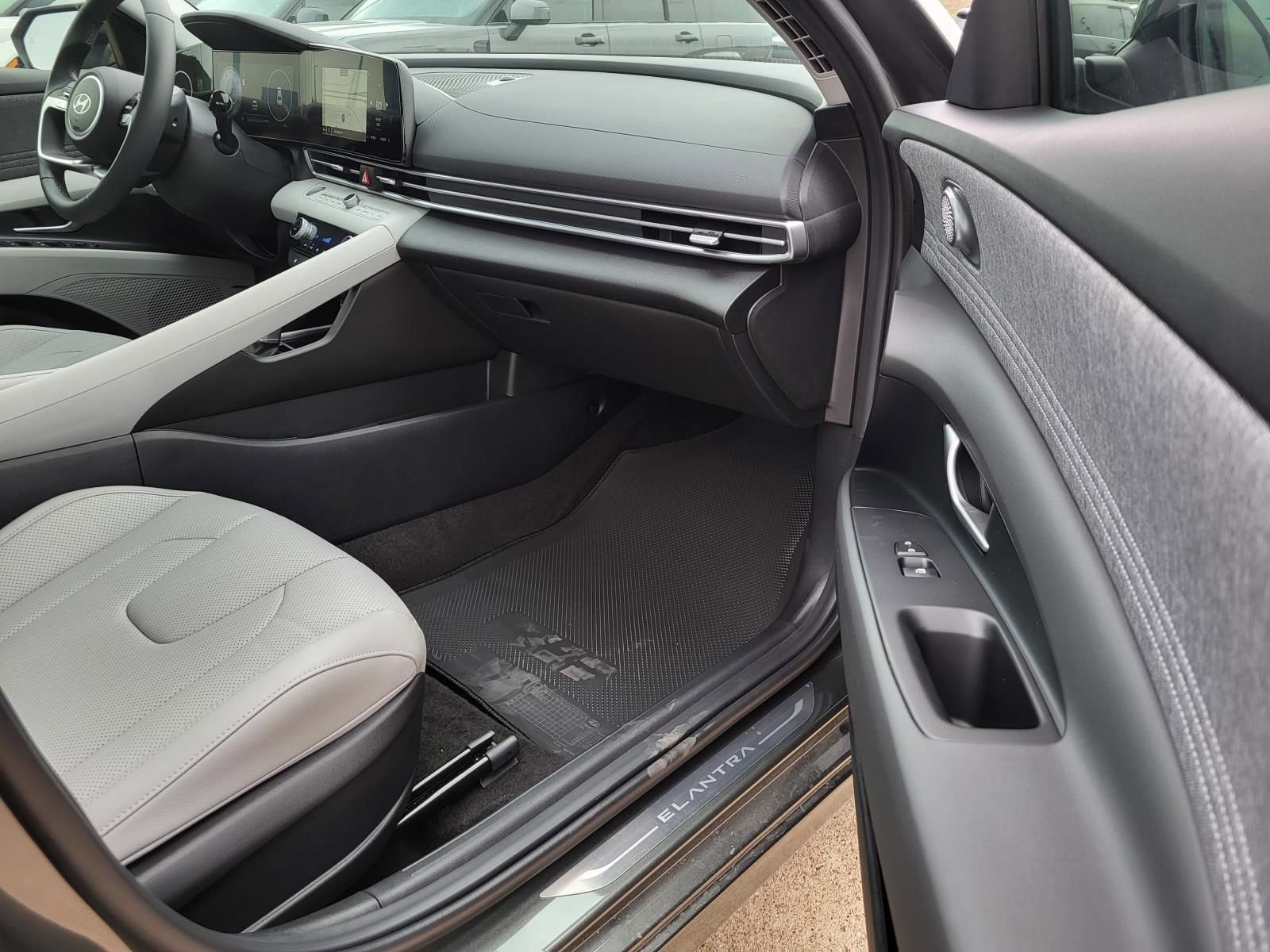 New 2026 Hyundai Elantra Limited FWD image 8