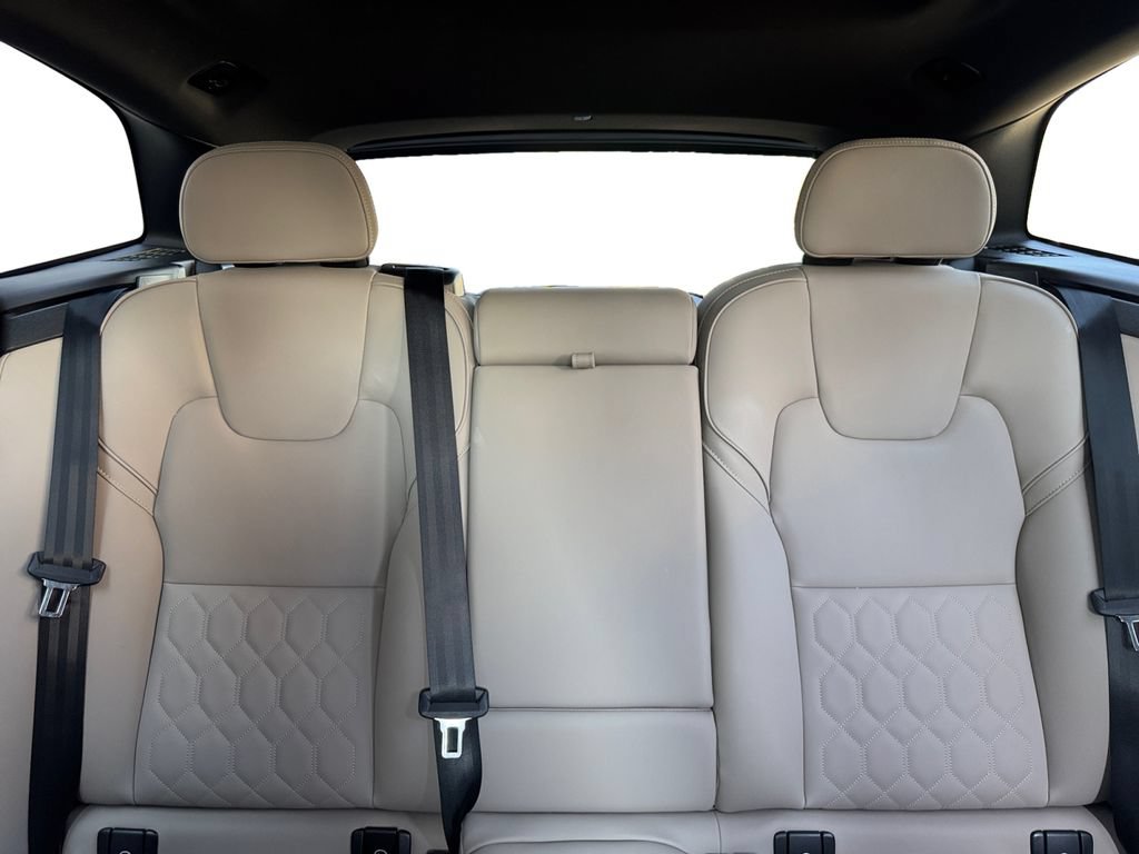 Certified 2026 Volvo XC60 B5 Plus AWD/4WD image 23