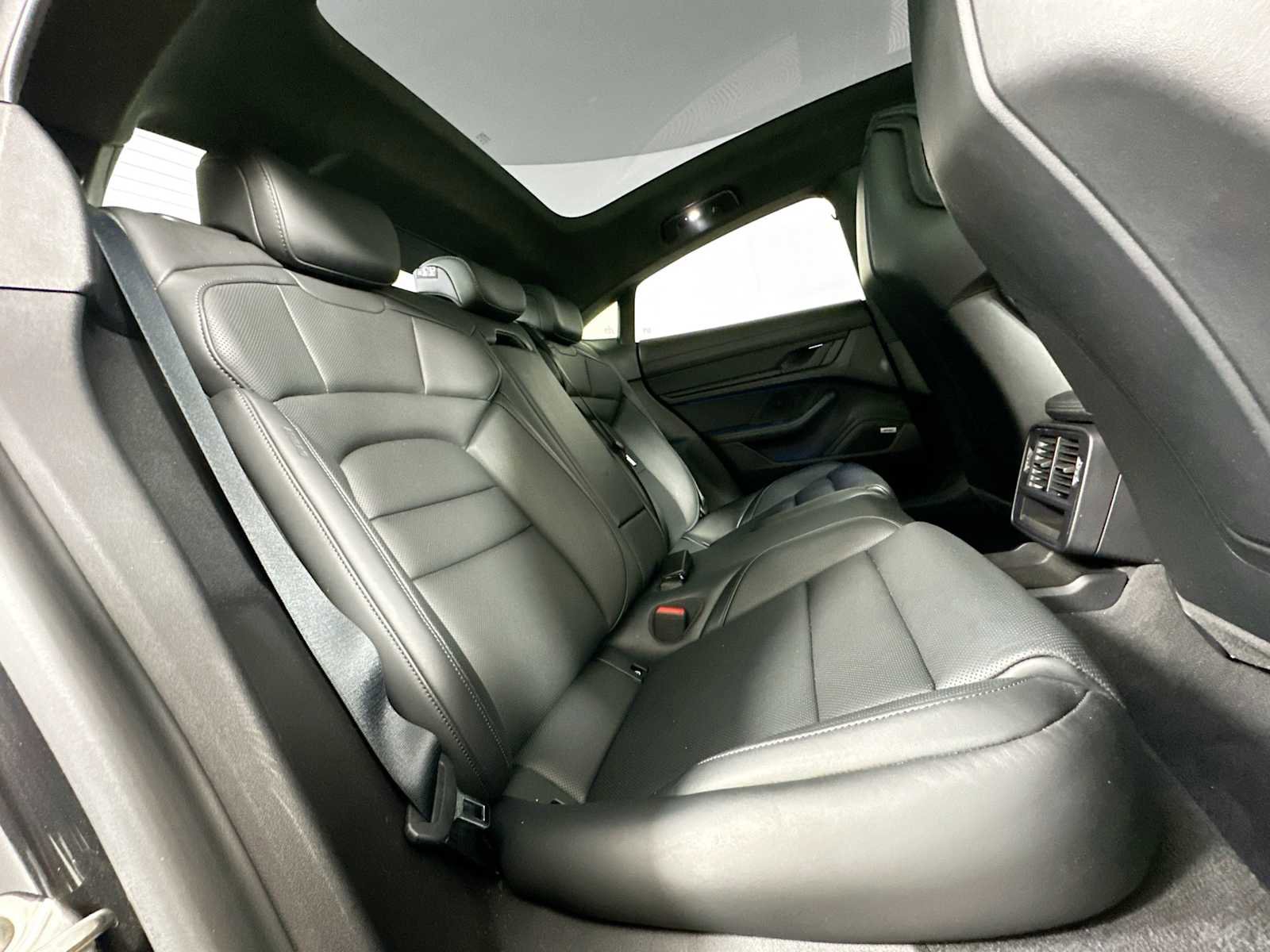 Certified 2022 Porsche Taycan GTS image 27