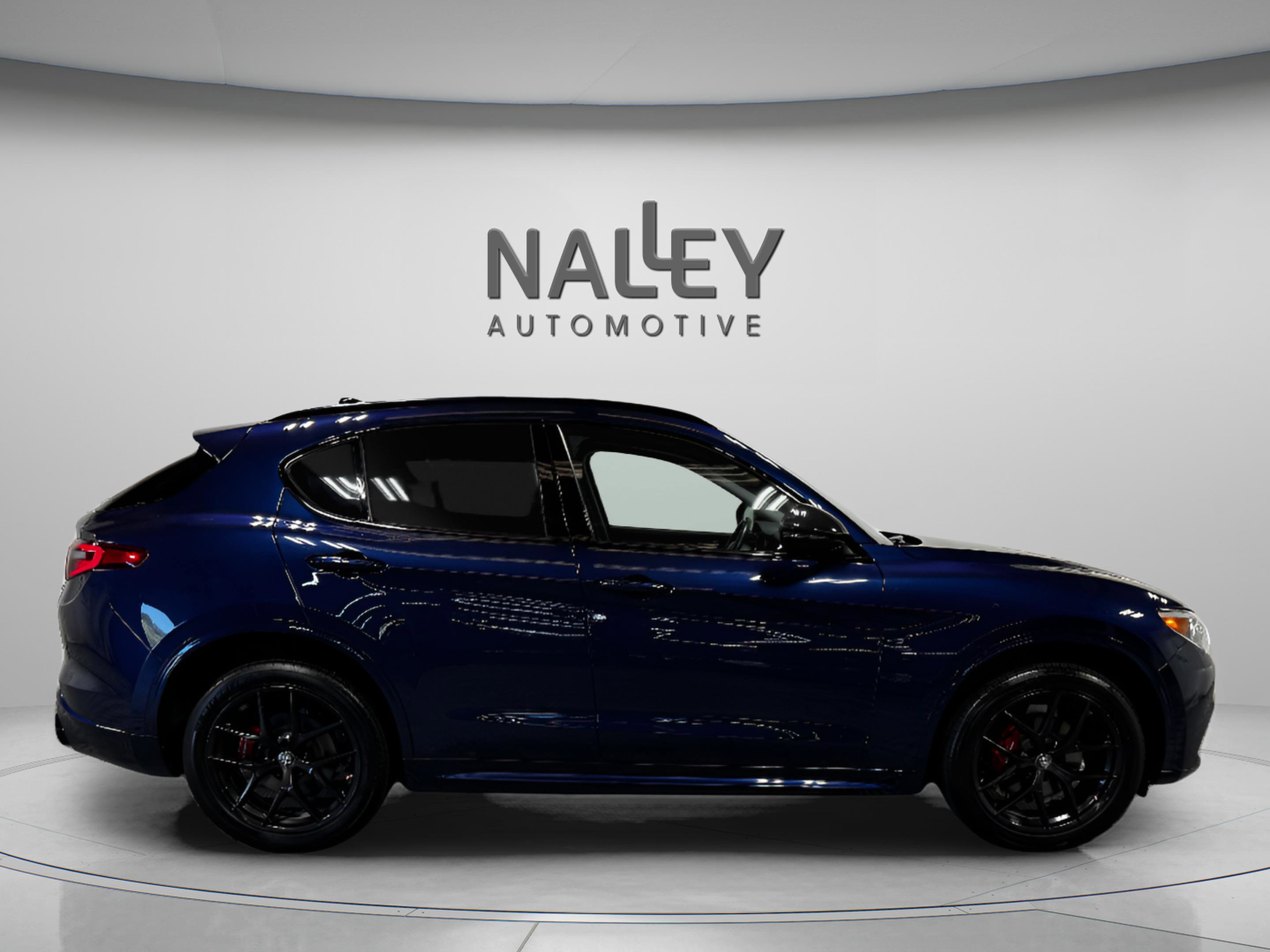 Used 2020 Alfa Romeo Stelvio Ti w/ Nero Edizione image 6