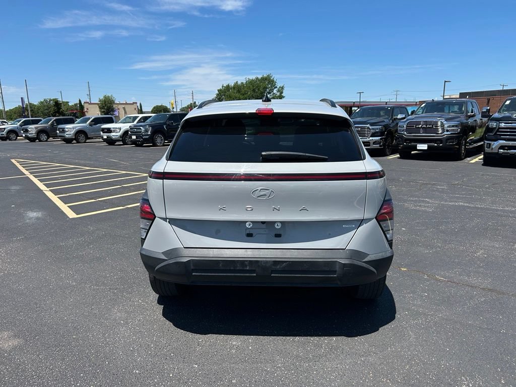 Used 2025 Hyundai Kona SEL AWD/4WD image 6
