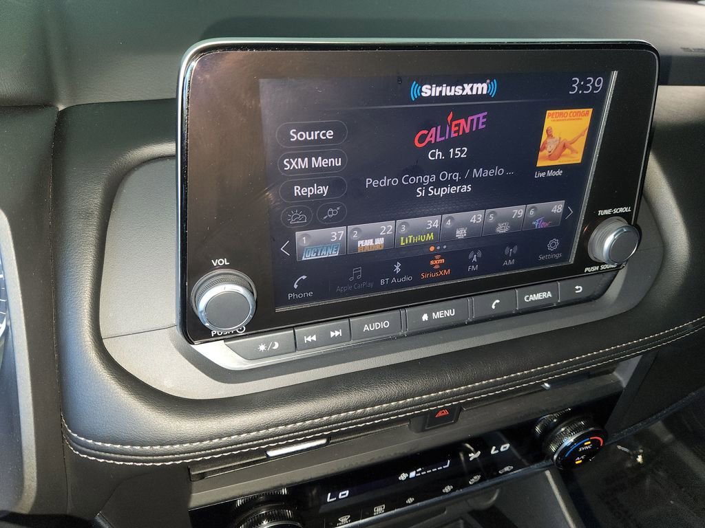 Used 2025 Nissan Rogue SV image 17