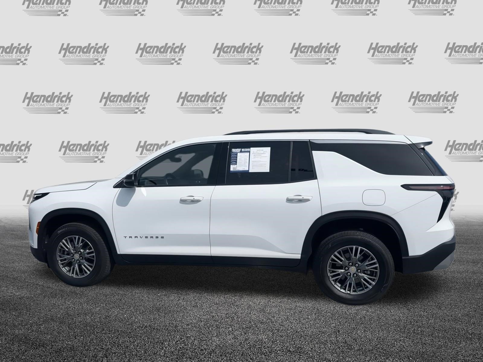 Used 2025 Chevrolet Traverse LT FWD image 6