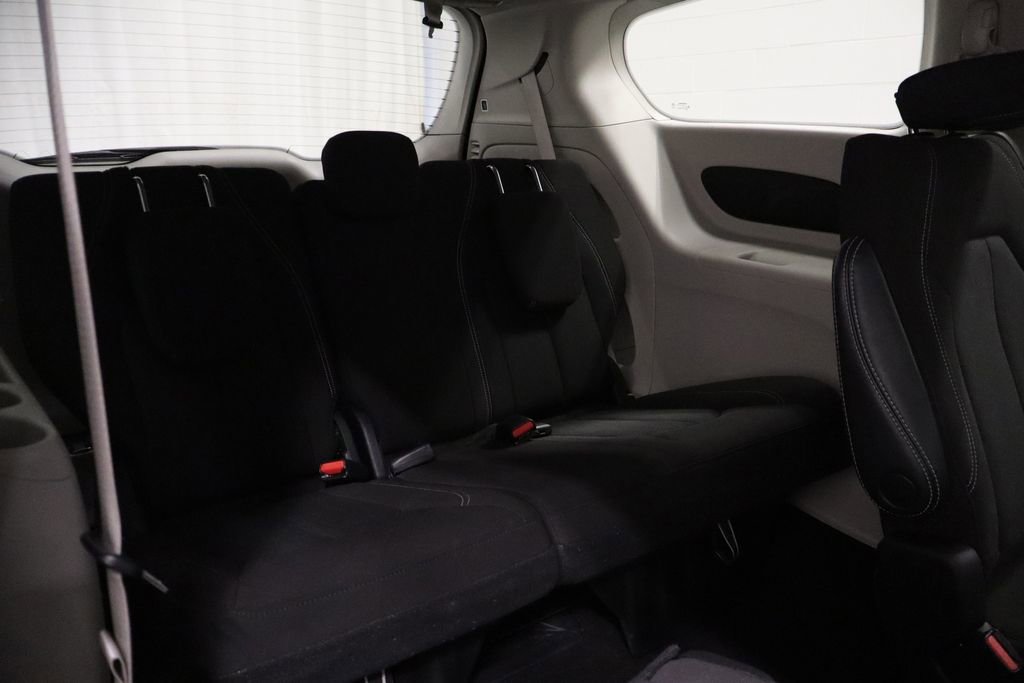 Certified 2023 Chrysler Voyager LX image 17